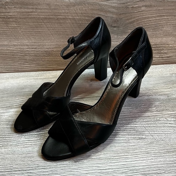 Black leather Naturalizer Nettle open toe ankle buckle strapped heels size 9 - Picture 2 of 10